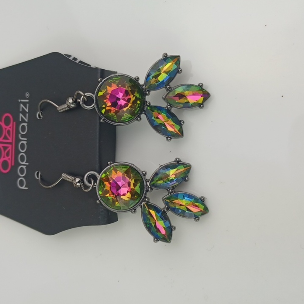 Gorgeous Crystal Like Multifaceted Oil Spill Iridescent Necklace & Earrings - Picture 7 of 11